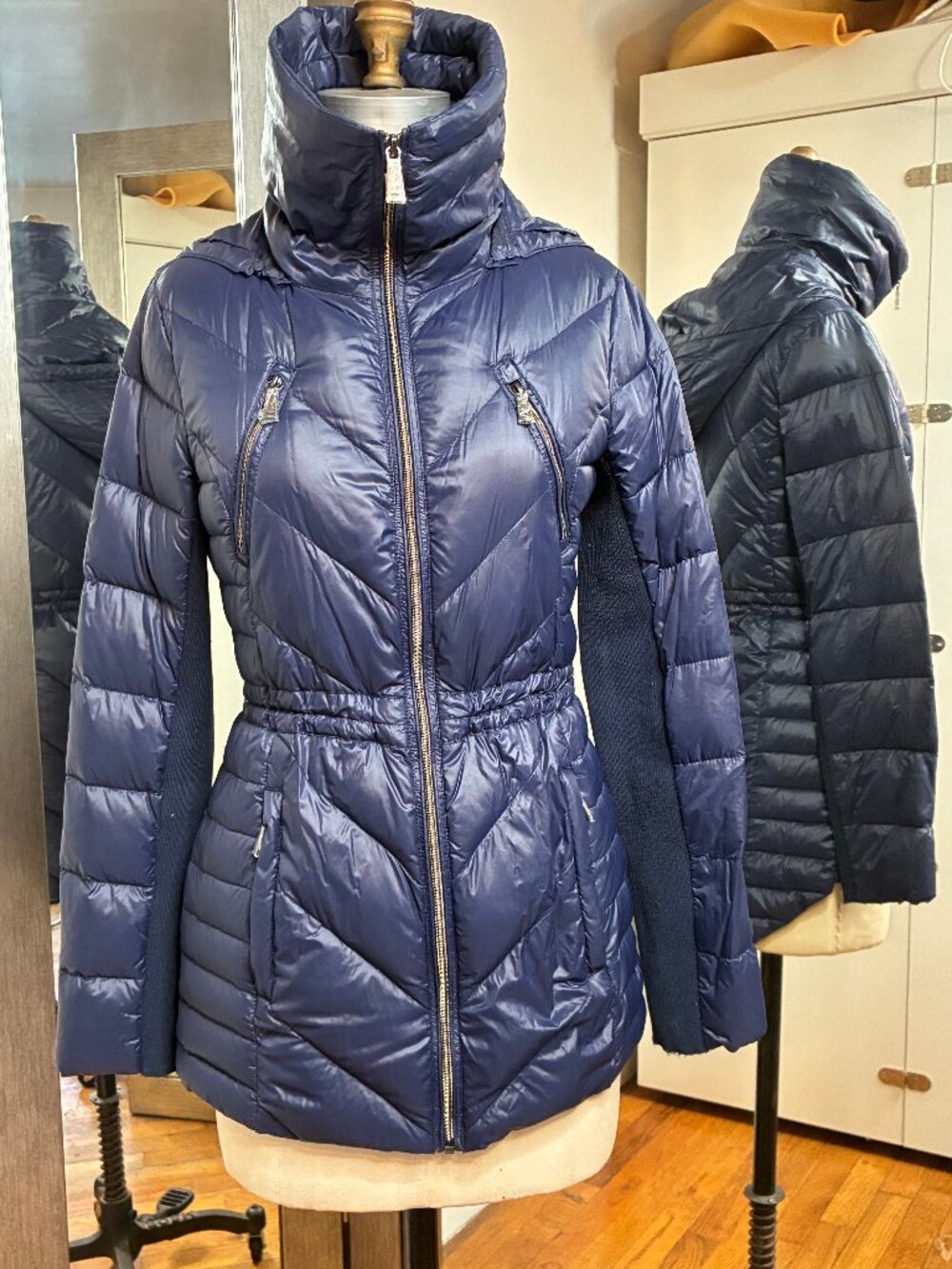 BCBGeneration Dark Blue Ski-Jacket with removeable hood, Extra-Small